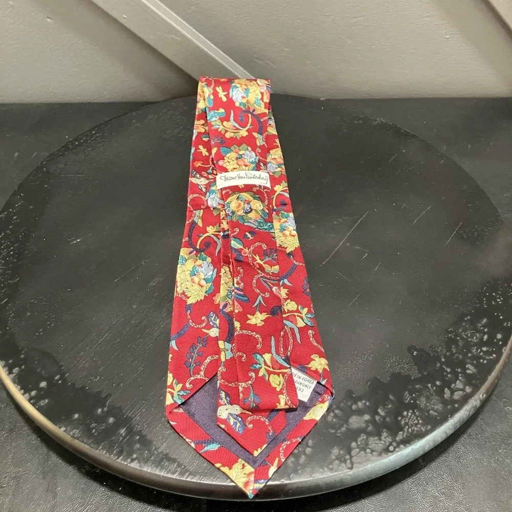 Diane von Furstenberg 100% Silk Floral Print Neck Tie Multicolor Vintage